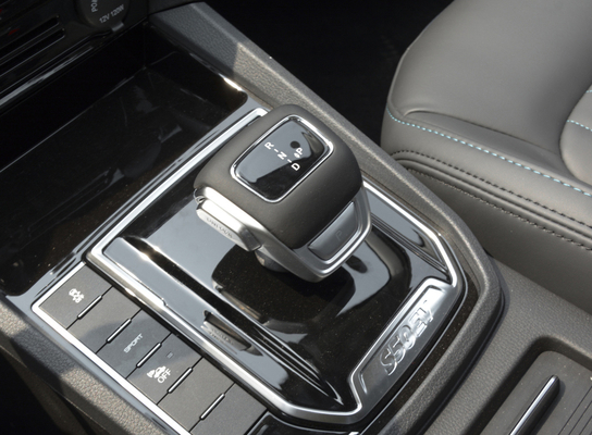 DONGFENG Pure EV Electric Vehicles 5 Seater Car NEDC 415KM عدد الكيلومترات محرك واحد