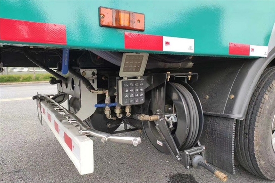 شاحنة الصرف الصحي البلدية بالديزل 4x2130 HP Wheelbase 3300mm Street Sweeper Truck