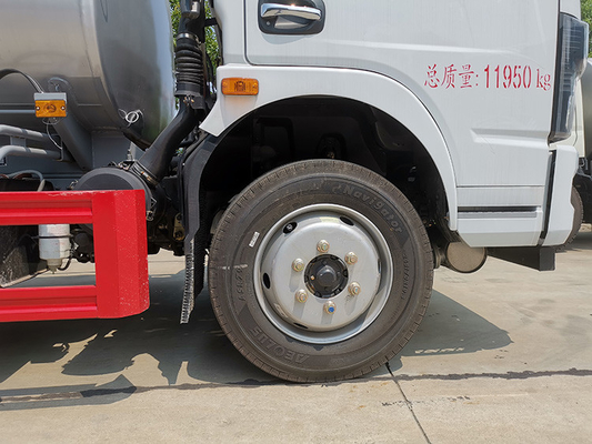 170 HP شاحنة نقل زيت محرك الديزل 8.5 CBM قاعدة العجلات 3800 مم