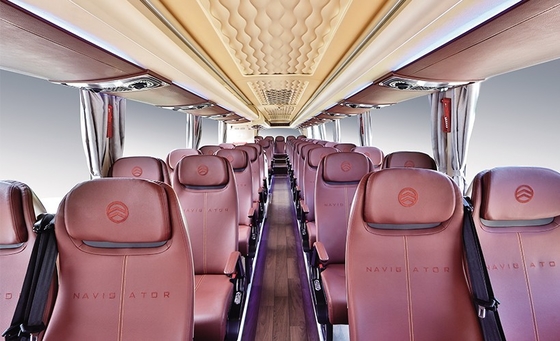 Euro 5 Emission Diesel Engine Bus 400 HP 45 Seater Coach الشهادة الأوروبية